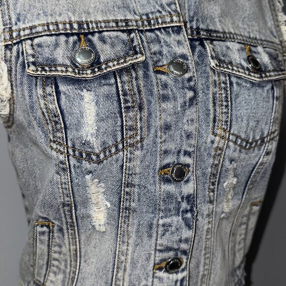 Angel Kiss Distressed Denim Frayed Armholes Jean Vest Womens size medium - Picture 7 of 10